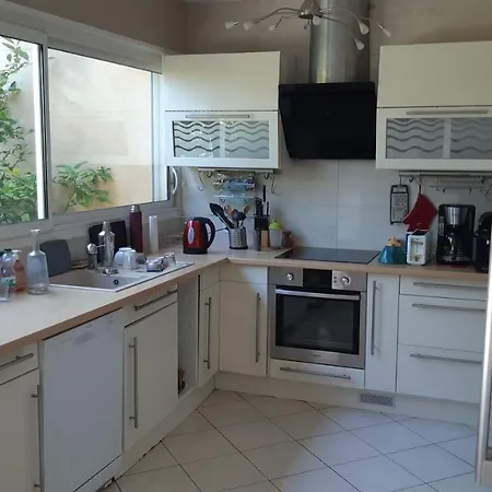 à Moins De 100 M De La à Pied Villa