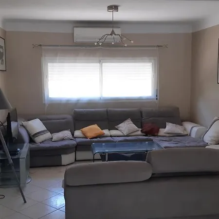 à Moins De 100 M De La à Pied *