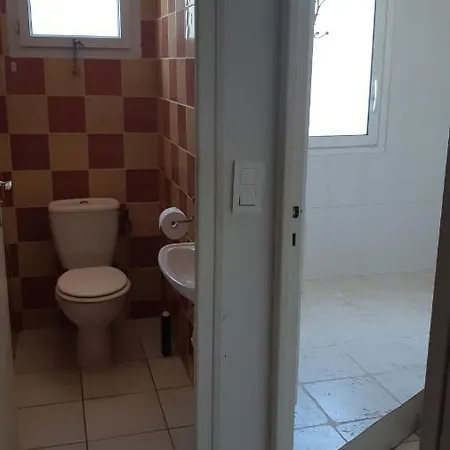 A Moins De 100 M De La A Pied *