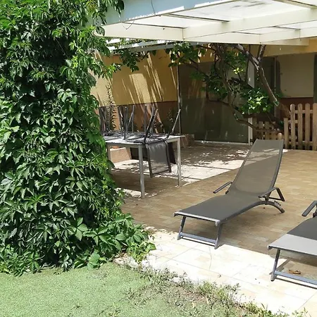 à Moins De 100 M De La à Pied Villa La Londe-les-Maures