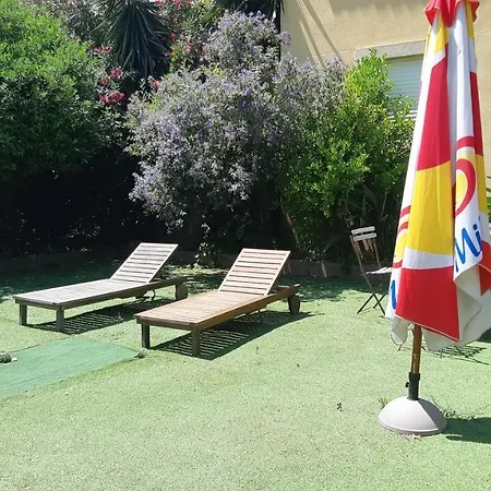 Villa à Moins De 100 M De La à Pied *