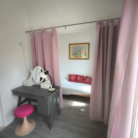A Moins De 100 M De La A Pied Βίλα *