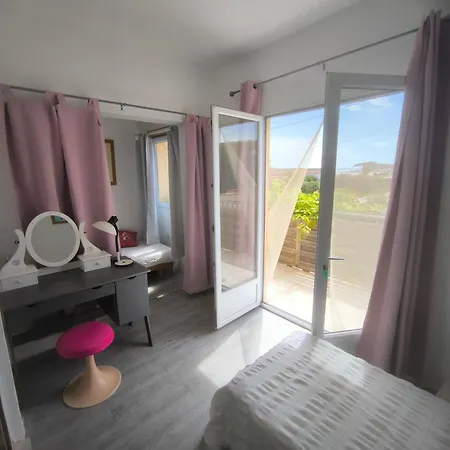 à Moins De 100 M De La à Pied