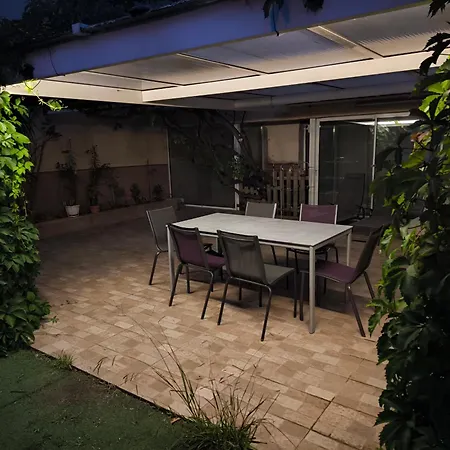 à Moins De 100 M De La à Pied *