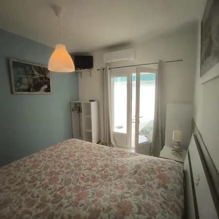 à Moins De 100 M De La à Pied * La Londe-les-Maures