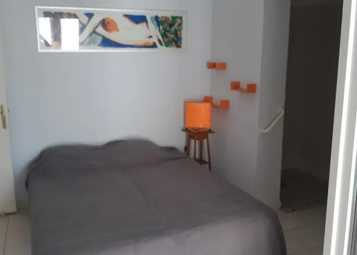 à Moins De 100 M De La à Pied Villa *