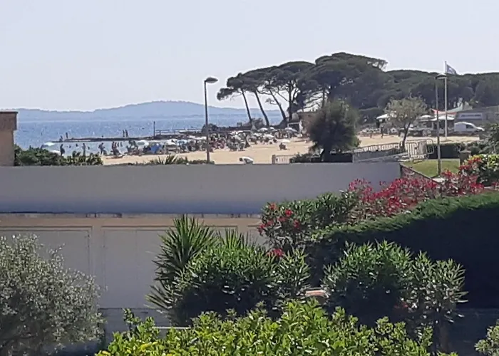 à Moins De 100 M De La à Pied *