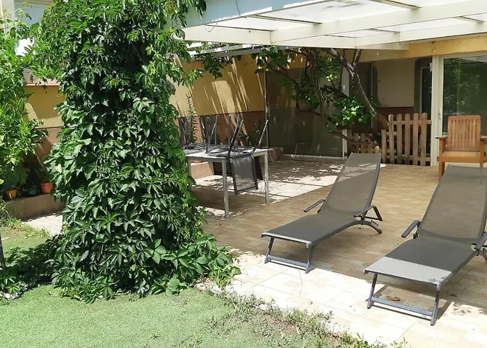 à Moins De 100 M De La à Pied Villa La Londe-les-Maures