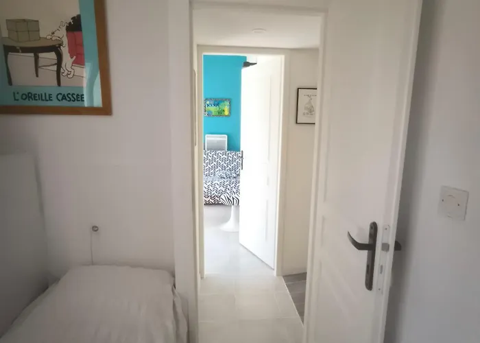 à Moins De 100 M De La à Pied Villa *
