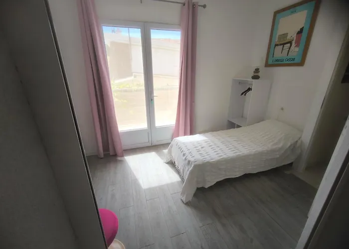 à Moins De 100 M De La à Pied La Londe-les-Maures