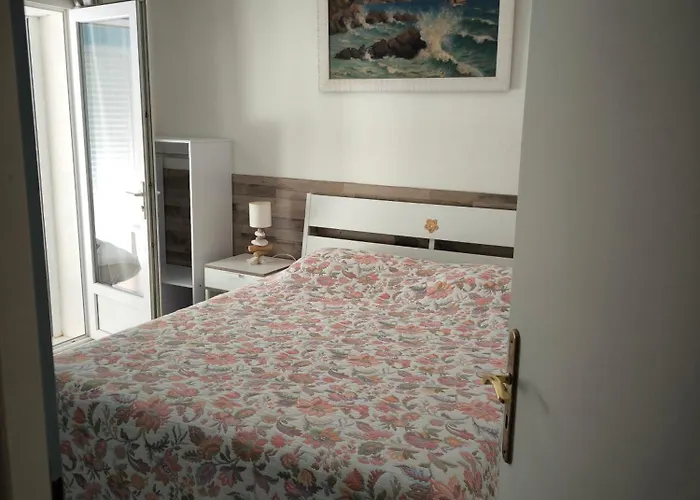 Villa à Moins De 100 M De La à Pied *