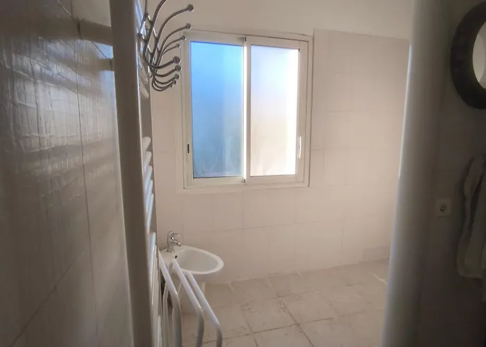 à Moins De 100 M De La à Pied La Londe-les-Maures