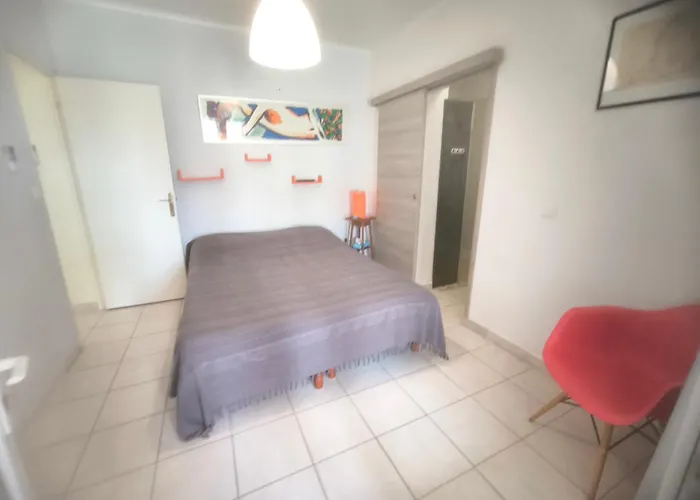 à Moins De 100 M De La à Pied Villa *