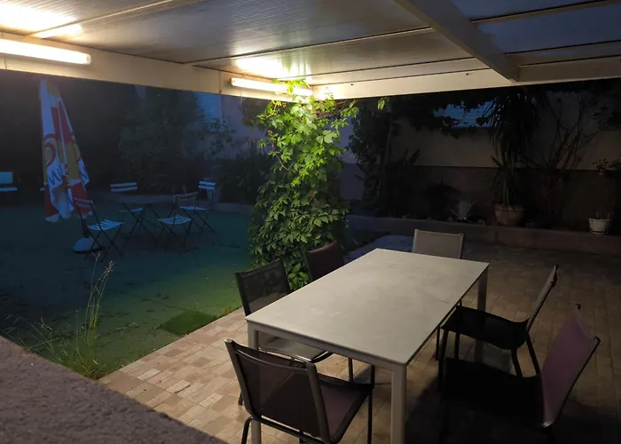 Villa à Moins De 100 M De La à Pied *