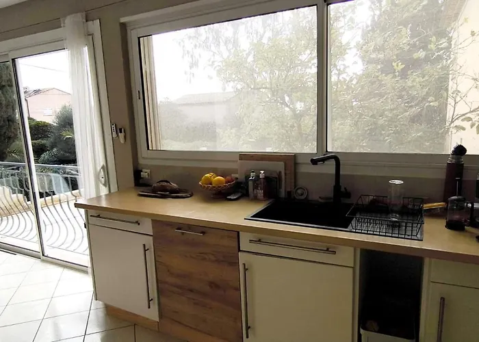 à Moins De 100 M De La à Pied *