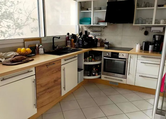 à Moins De 100 M De La à Pied Villa