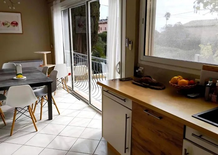 Villa à Moins De 100 M De La à Pied *